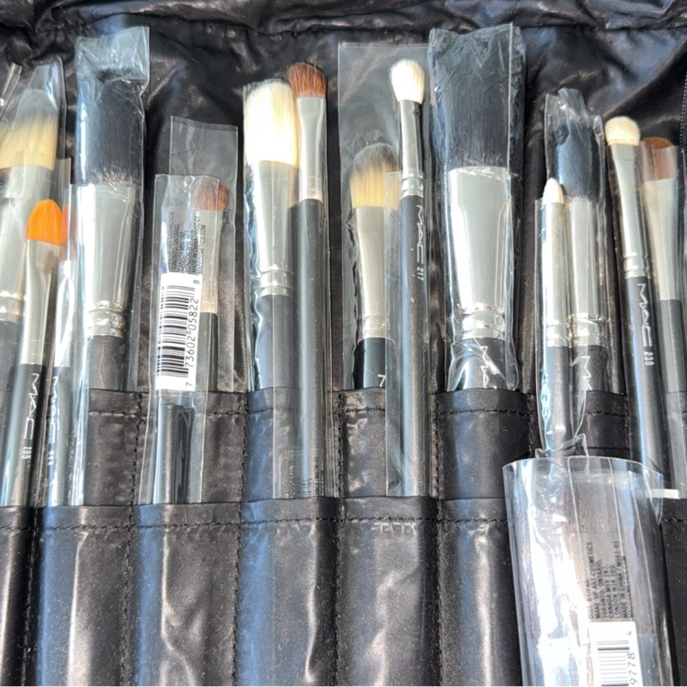 Mac cosmetic Make up brush set